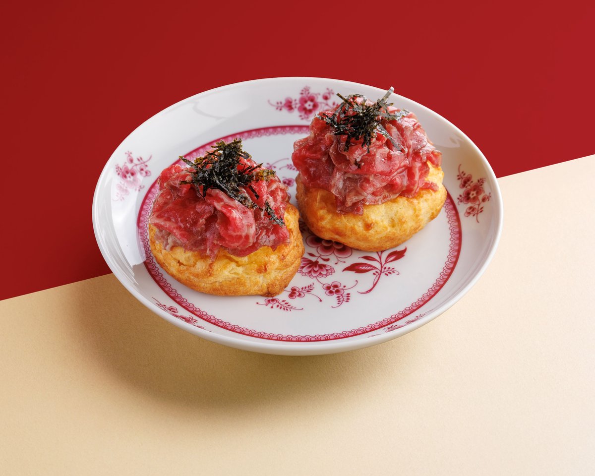 Гужеры с Вагю и сыром тет-де-муан