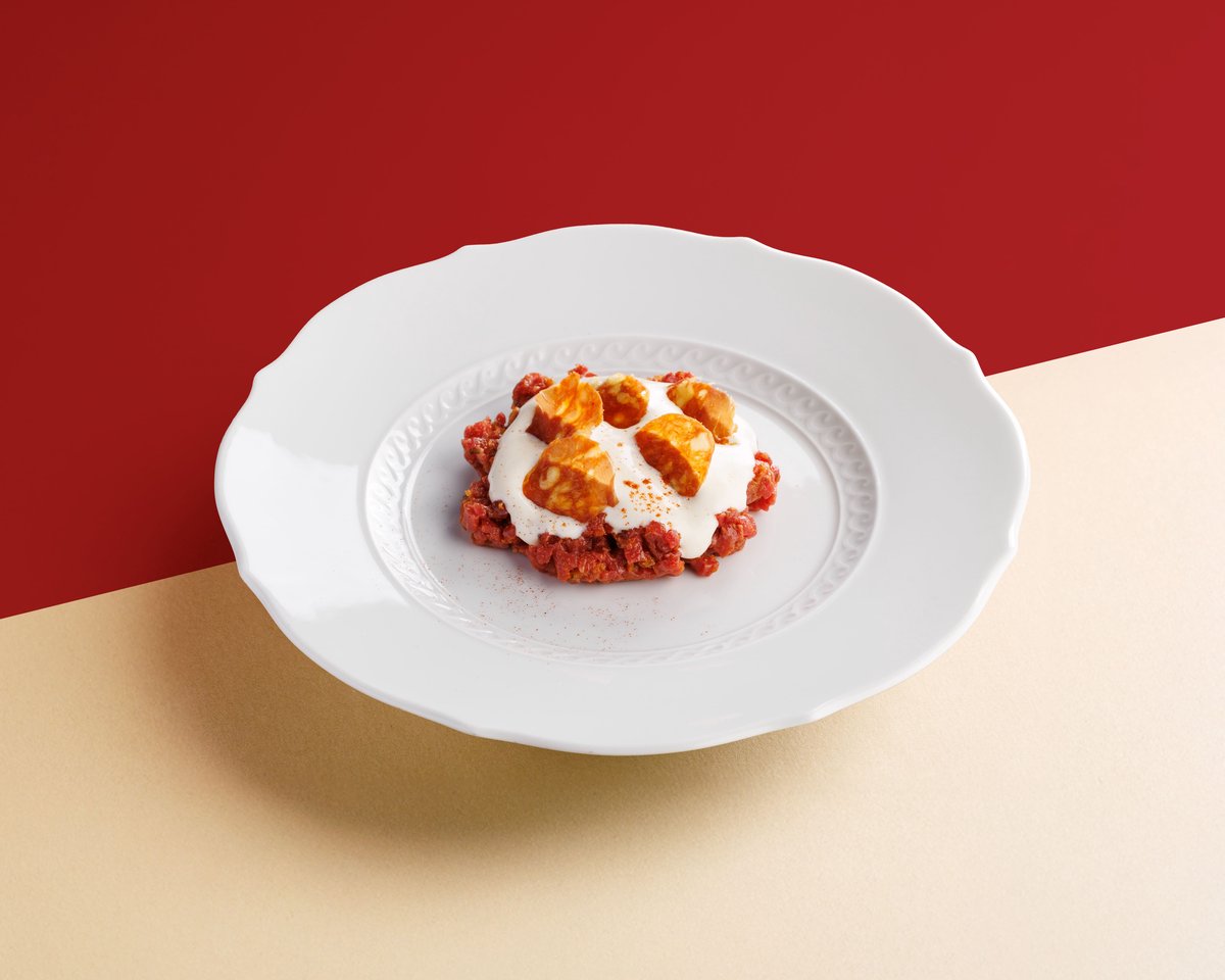 Тартар с вялеными томатами и чоризо