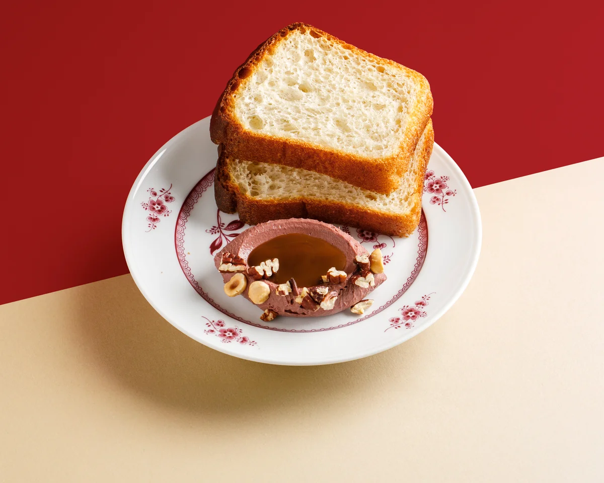 Куриный паштет с пеканом и кофейным соусом