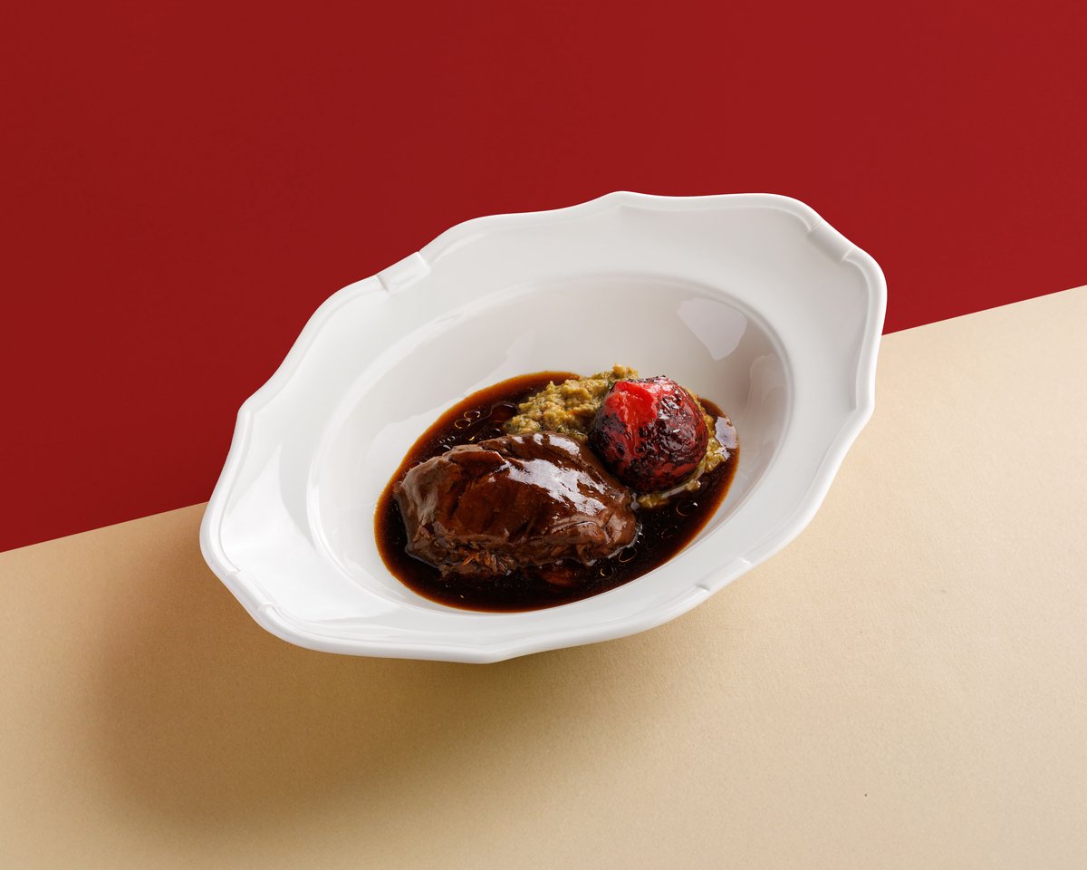 Телячья щека с тапенадом и узбекскими томатами