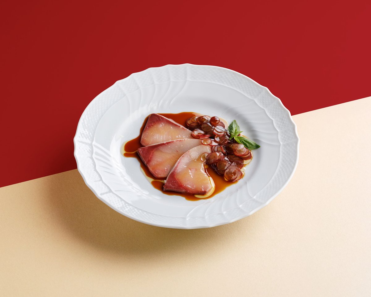 Хамачи с виноградным понзу и базиликом