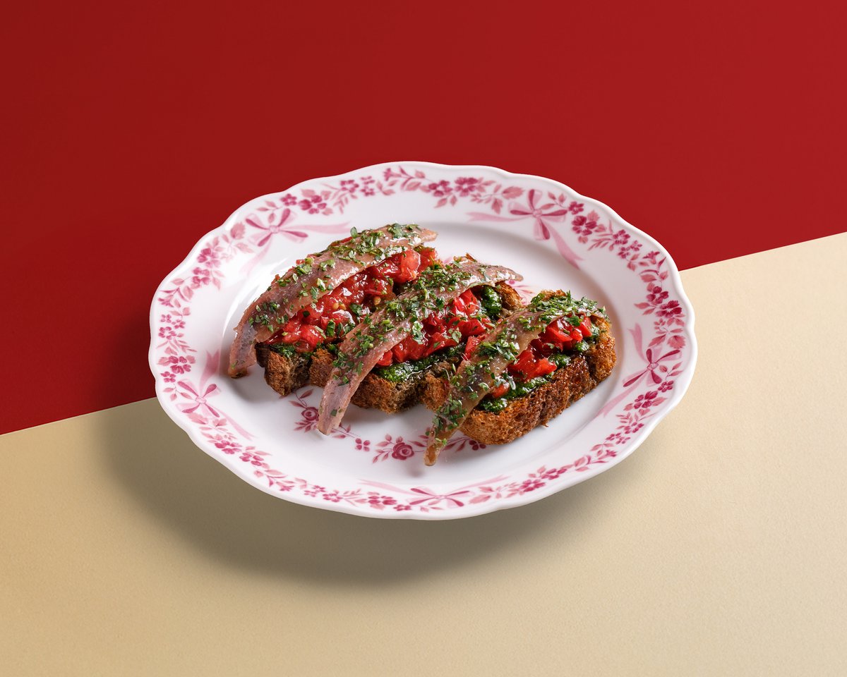 Тост с кантабрийскими анчоусами