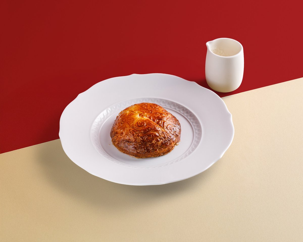 Слоеный пирог с кроликом и копченым сыром