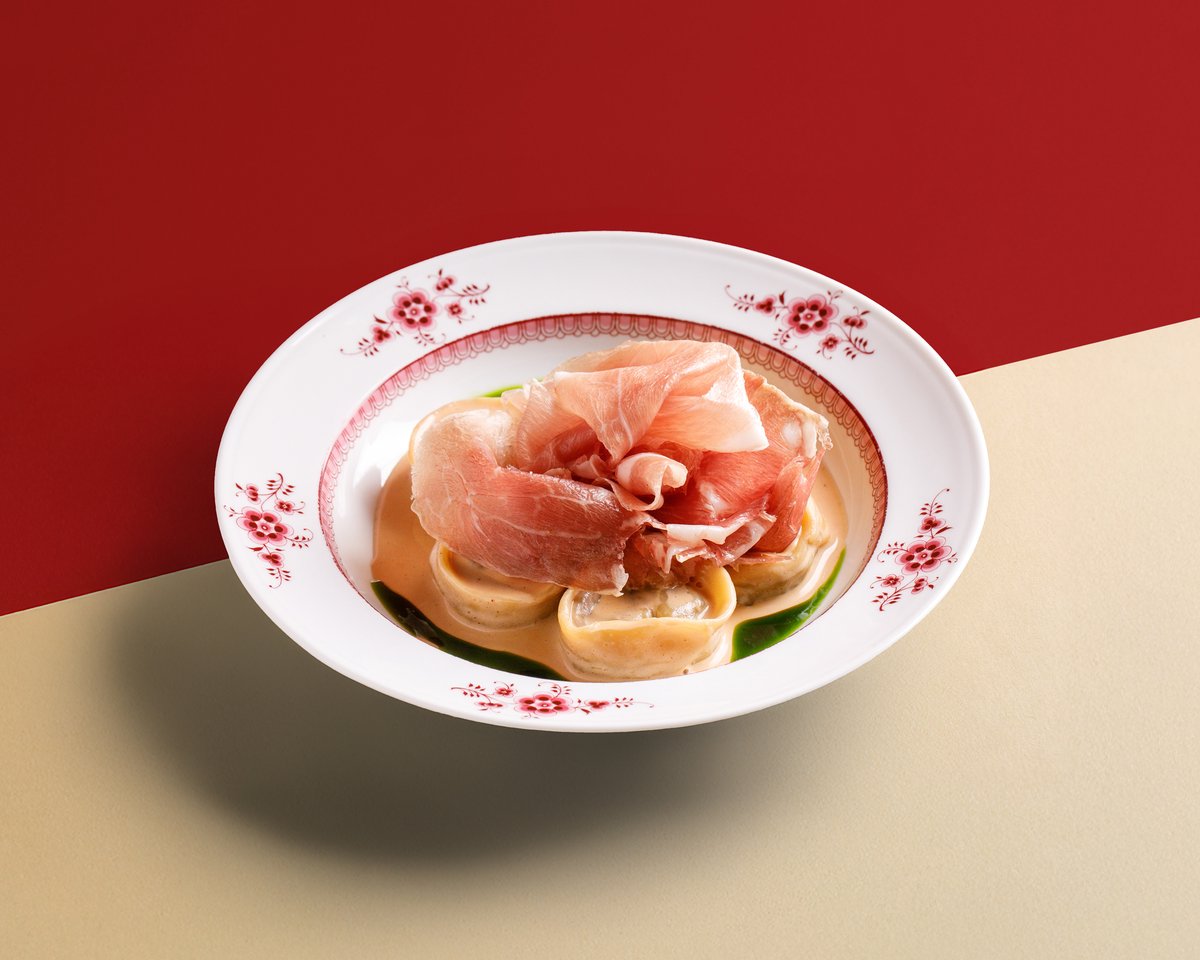 Равиоли с томленой щекой и пармой