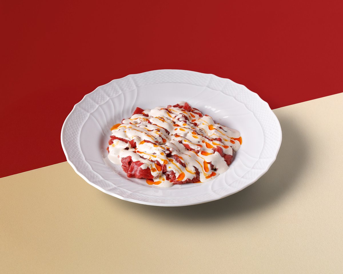 Карпаччо с пряным баклажаном и кунжутным айоли